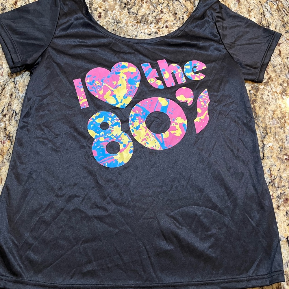 Black 80s Graphic T-Shirt 100% polyester in good condition size medium (6-8)